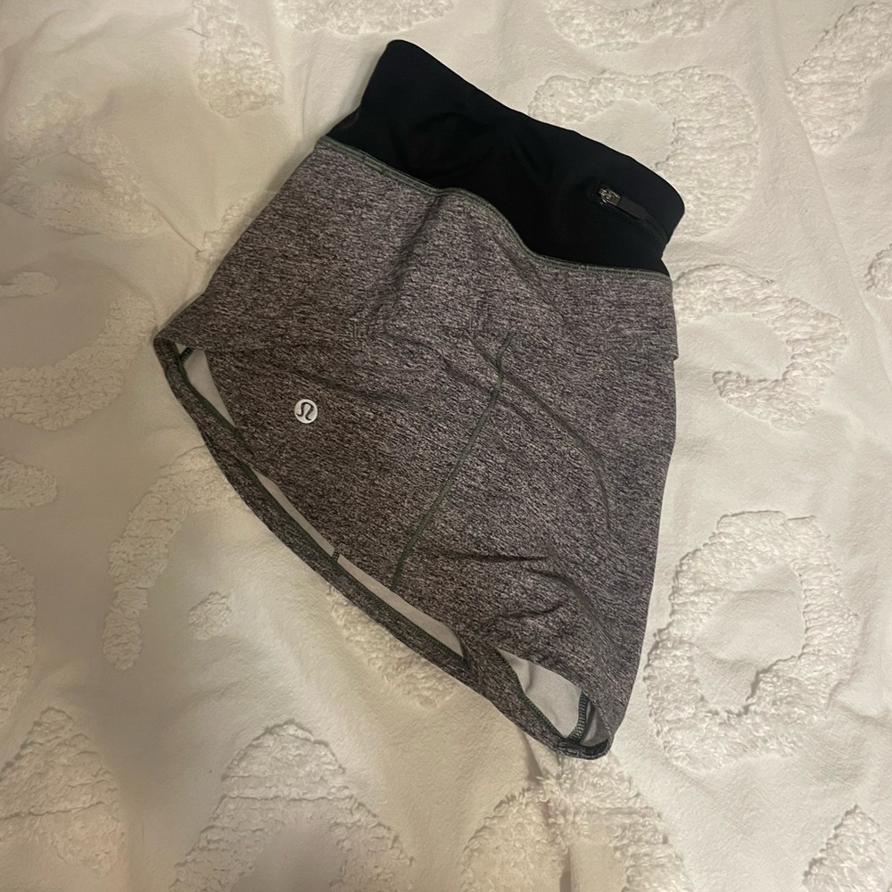 Lululemon, Size 10, Grey/Black, 2.5 Inch, Low Waisted, Speed Ups